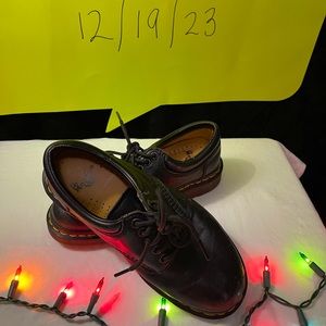 Black, low cut leather Doc Martens Used-good condition US 5M=7-7.5 W